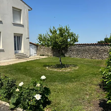 Les Rosiers * Saint-Pierre-la-Noue
